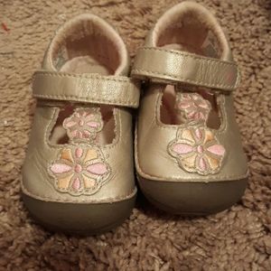 Stride rite 4W pewter velcro Mary jane